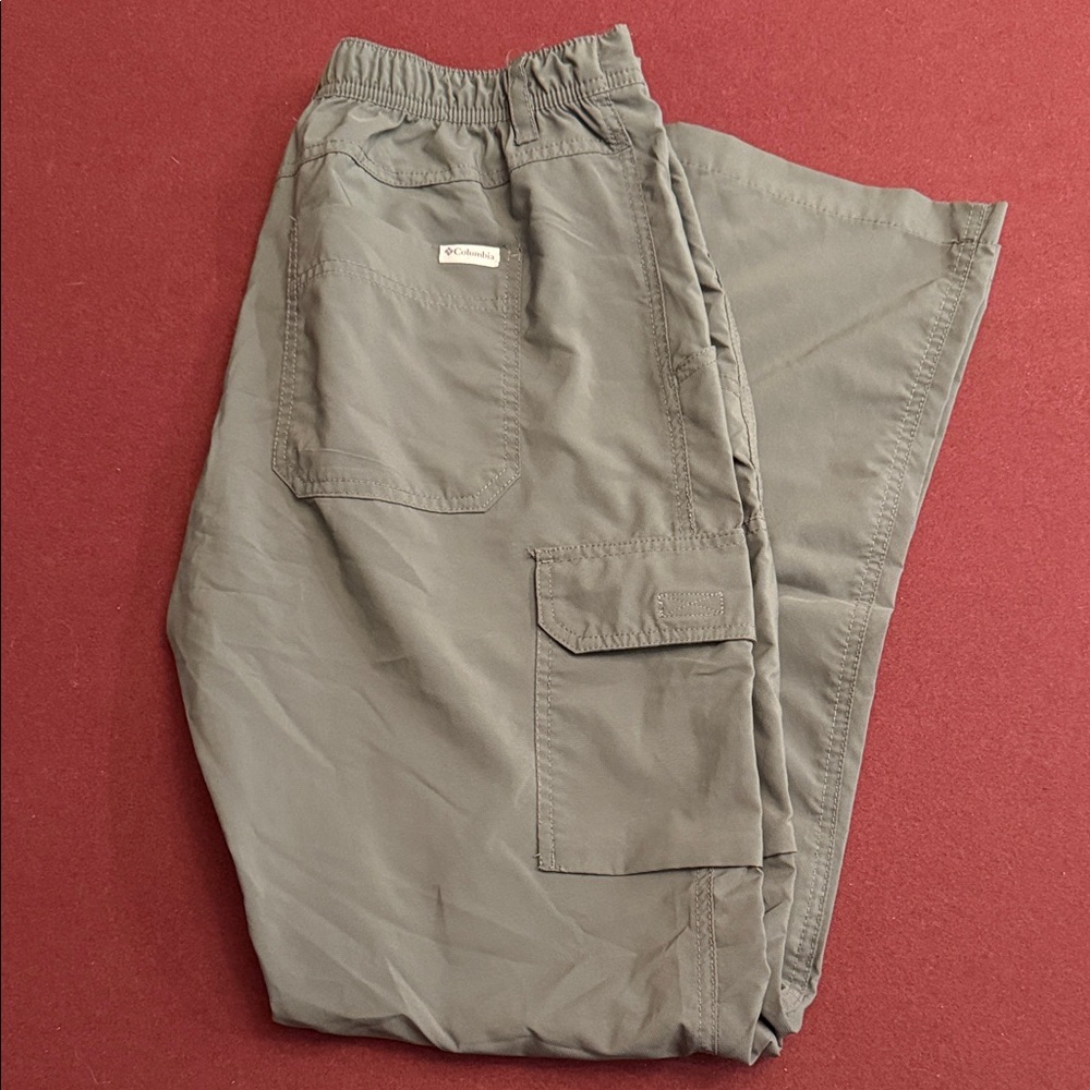 Columbia Men's Cargo Pants in Charcoal